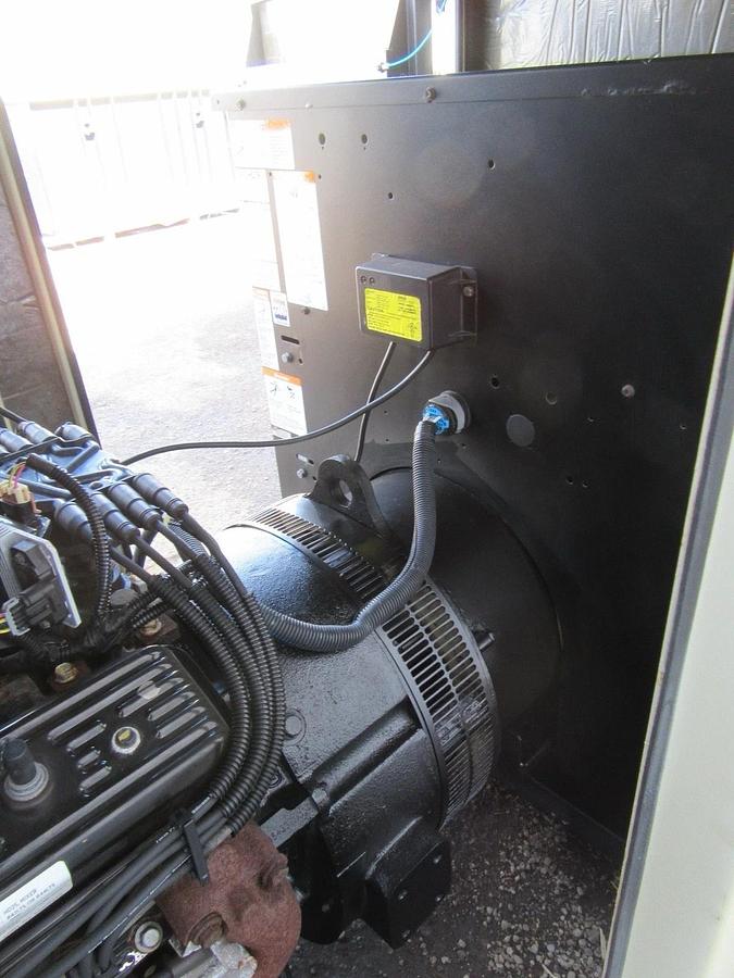 Used 50 KW GENERATOR  KOHLER 5.0 NATURAL GAS / LP 120/240V 1PH 784 HRS ENCLOSED VIDEO