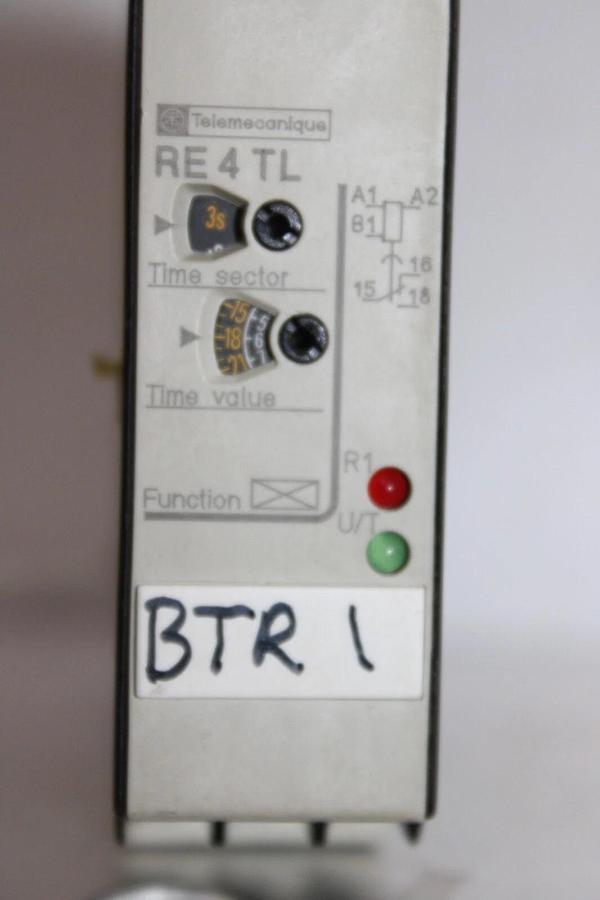 Used TELEMECANIQUE TIME DELAY RELAY RE4-TL11BU 0.05 SEC TO 300 HOUR 240 VAC 1.5 AMP