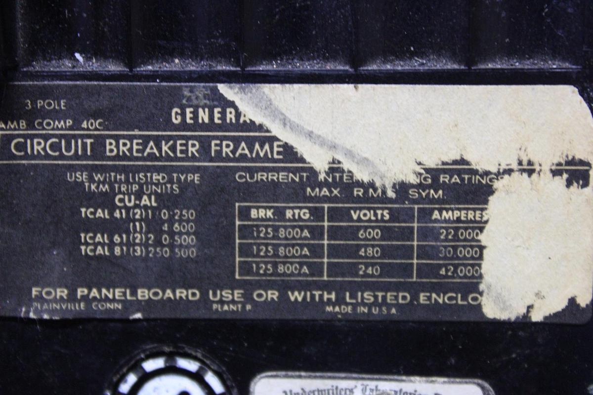 Used GENERAL ELECTRIC CIRCUIT BREAKER TKM3F 1200 AMP 600 VAC 3-POLE