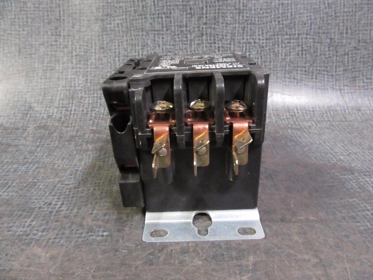 Used (1) SIEMENS CONTACTOR W/ AUX  42BF35AJASI 30 AMP 600V 3 PHASE 15 HP 24V COIL
