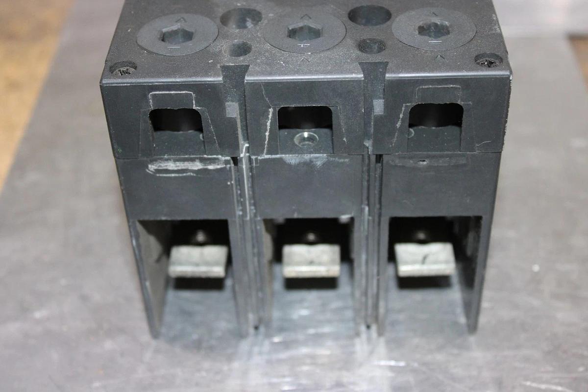 Used GENERAL ELECTRIC SPECTRA CIRCUIT BREAKER SFHA36AT0250 250 AMP 3-POLE 600 VAC