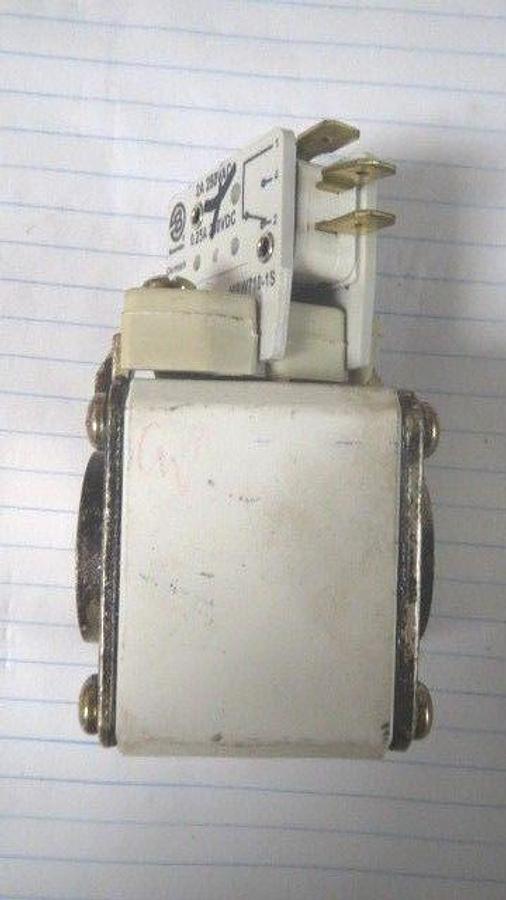 Used FERRAZ PROTISTOR MODEL S101608CF00 ---- 700 AMP 700 VAC WITH 2 AMP MICROSWITCH