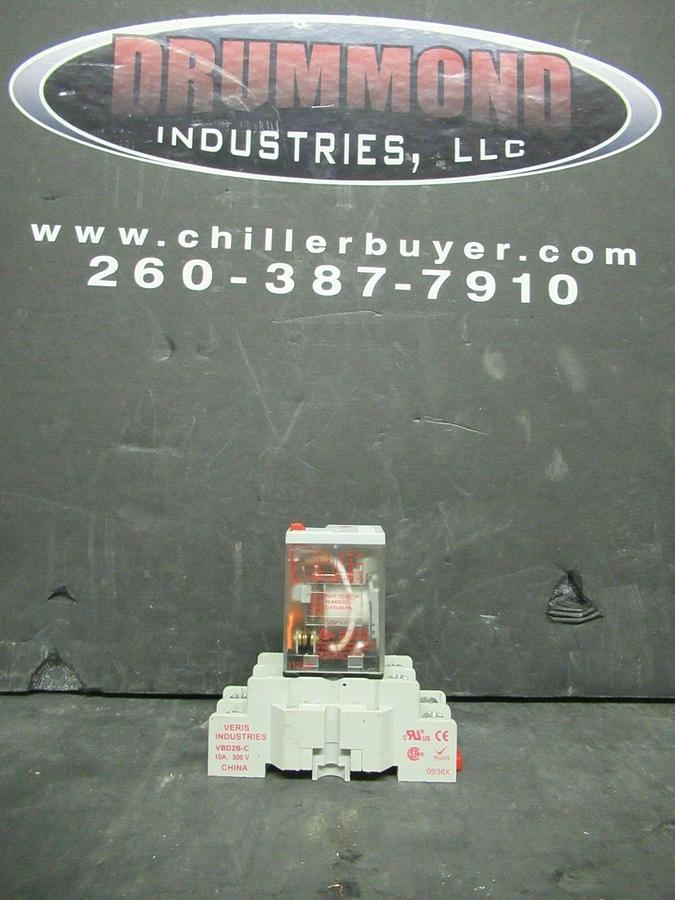 Used VERIS RELAY VMD2B-F24A 24 VAC W/ BASE