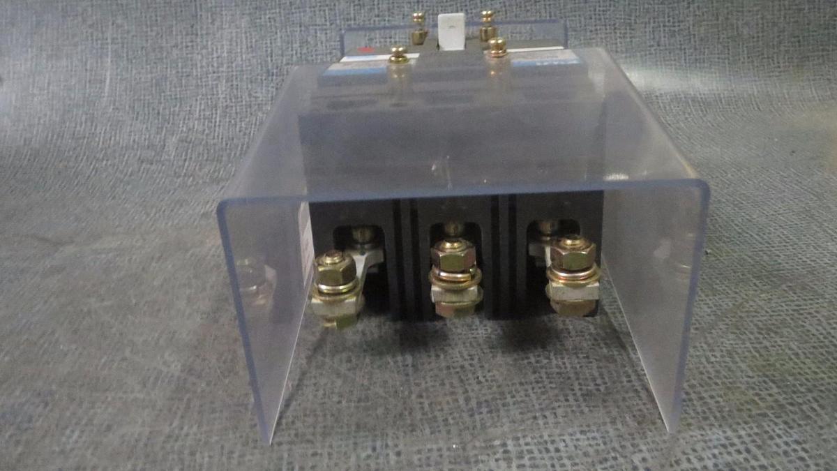 Used FUJI ELECTRIC CIRCUIT BREAKER BU3EHV-040L 40 AMP 600 V 3 POLE W/ GUARDS