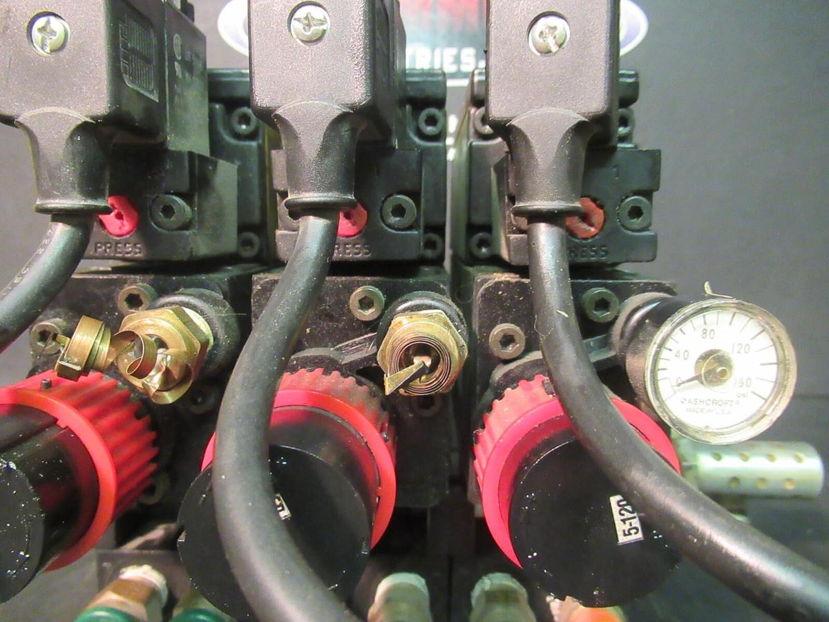 Used ARO FLUID POWER PNEUMATIC VALVE MANIFOLD 120 VAC 30-150 PSI --DAMAGED GAUGE--