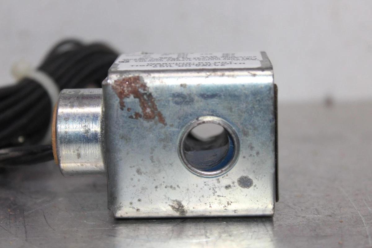 Used EMERSON SOLENOID VAL3218 120 VOLT 17 WATT 50/60 HZ **WARRANTY INCLUDED**
