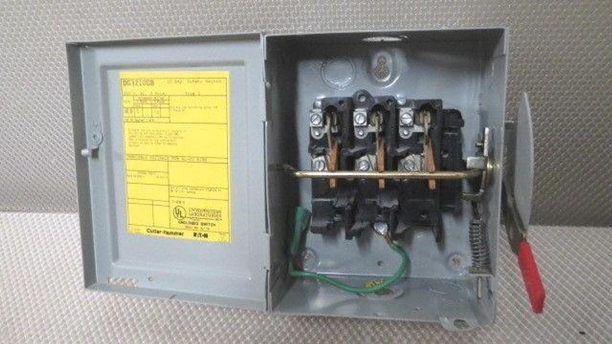 Used CUTLER HAMMER TYPE 1 NON-FUSIBLE SAFETY SWITCH 30 AMP 240 VAC MODEL DG321UGB