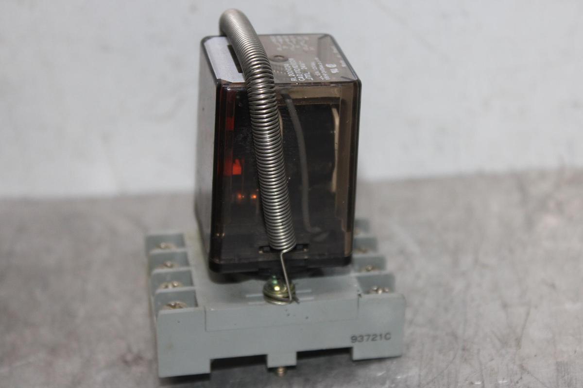 Used LOT OF 2 OMRON RELAYS G2R-1-SN 24 VDC 10 AMP W/ BASE