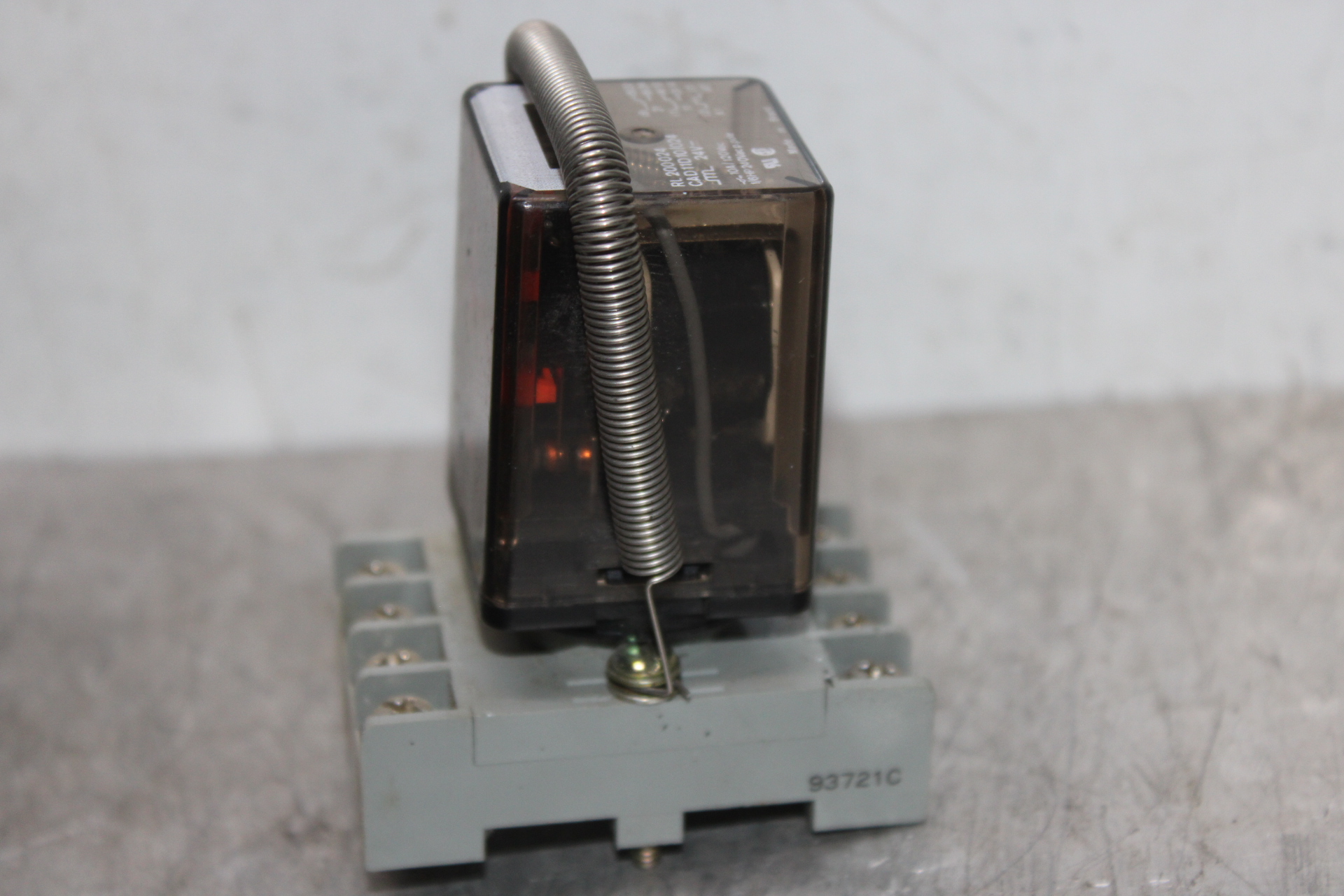 Used LOT OF 2 OMRON RELAYS G2R-1-SN 24 VDC 10 AMP W/ BASE