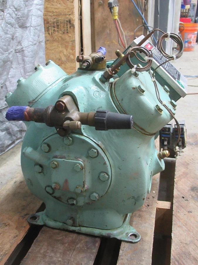 Used REFRIGERENT COMPRESSOR 06DA3132FA0600 W/ 06DC715604 MOTOR 460 VOLT 3-PHASE 60 HZ