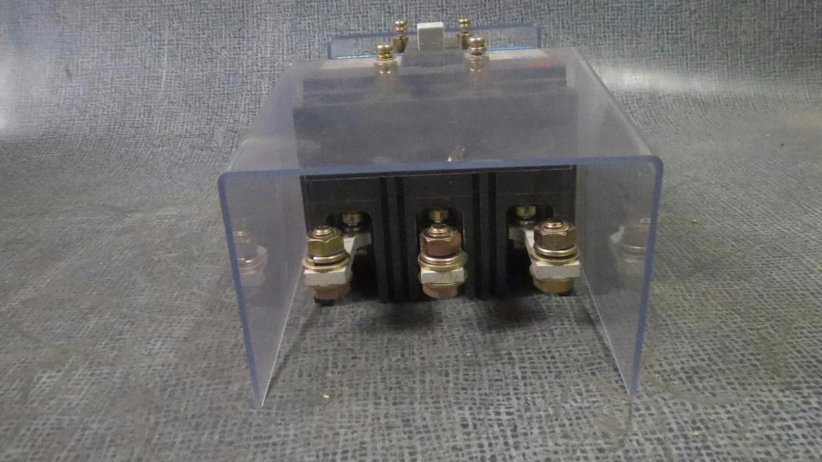 Used FUJI ELECTRIC CIRCUIT BREAKER BU3EHV-040L 40 AMP 600 V 3 POLE W/ GUARDS
