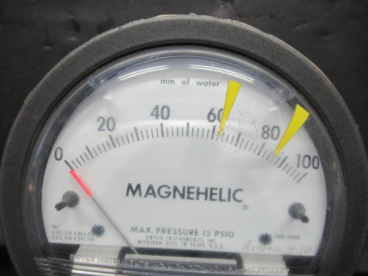 Used DWYER MAGNEHELIC PRESSURE / WATER LEVEL GAUGE 0-100 MM WATER 15 PSIG MAX