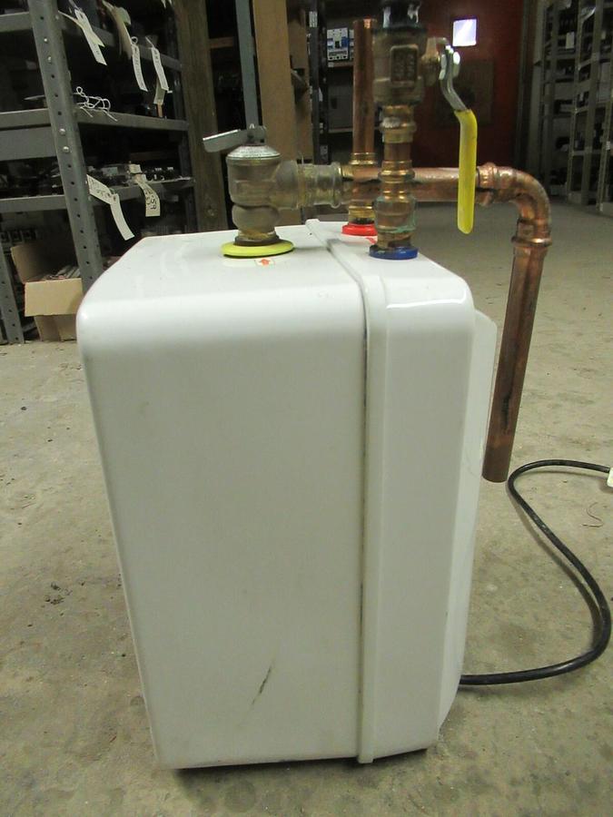 Used EEMAX EMT2.5 STORAGE TANK WATER HEATER 150 PSI 2.5 GALLON 1440 WATT 120 VAC