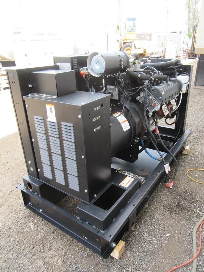 Used 35 KW GENERATOR GENERAC NATURAL GAS LP PROPANE 120/240 VOLT 1 PH 30 KW 40KW 2015