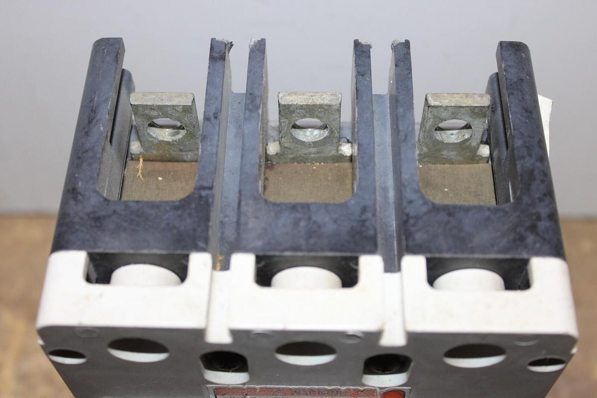 Used CUTLER HAMMER MOLDED CASE SWITCH KDB3400KW 400 AMP 600 VAC 3-POLE *WARRANTY*