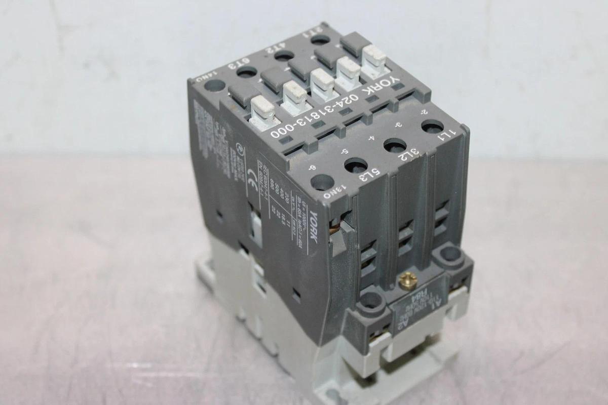 Used YORK CONTACTOR 024-31813-000 600 VAC 60 AMP 40 HP 3-POLE COIL: 110/120V