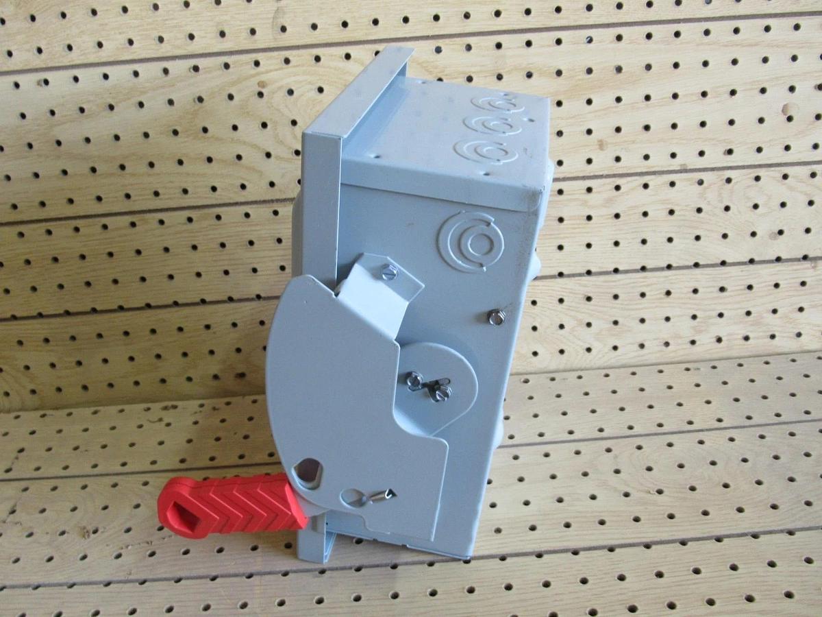 Used SIEMENS SAFETY DISCONNECT SWITCH HNF361 600VAC 30HP 3-POLE TYPE 1 **WARRANTY**