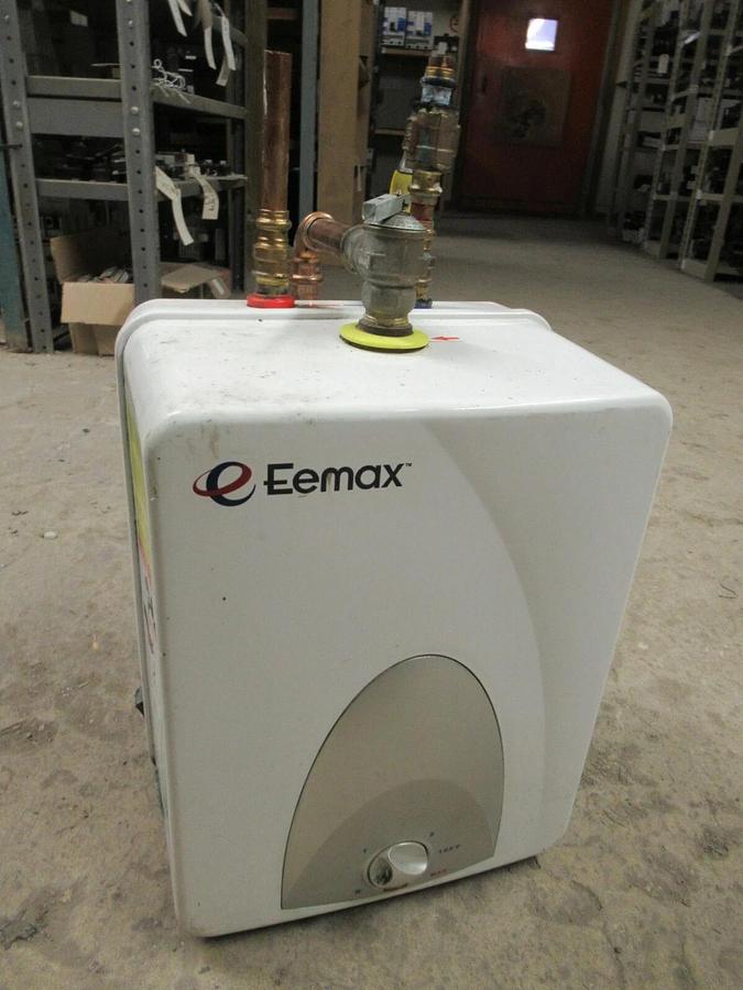 Used EEMAX EMT2.5 STORAGE TANK WATER HEATER 150 PSI  2.5 GALLON 1440 WATT 120 VAC