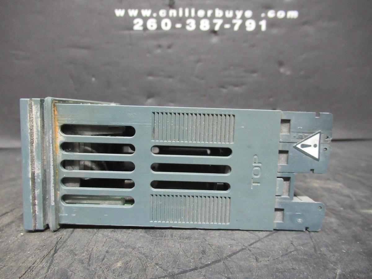 Used BARBER COLMAN PRECISION TEMPERATURE CONTROLLER 2208/NS/VH 240 VAC 10 WATT