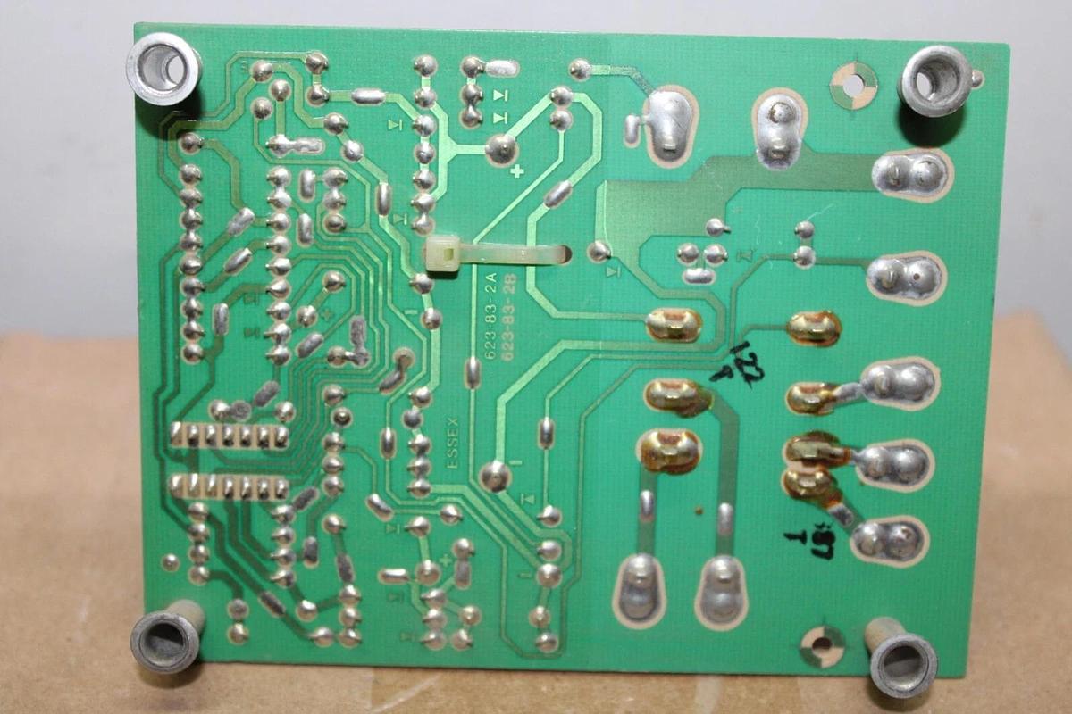 Used CARRIER ESSEX REPLACEMENT RELAY CIRCUIT BOARD HN65KZ027 623-1 **WARRANTY**