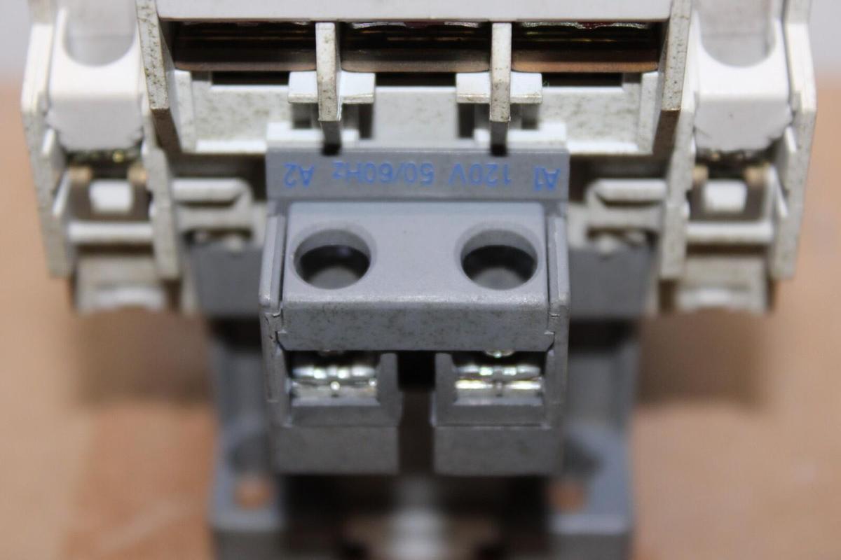 Used BENSHAW CONTACTOR RSC-40 50 AMP 600 VAC 3-POLE 25 HP NEMA 1P COIL: 120V