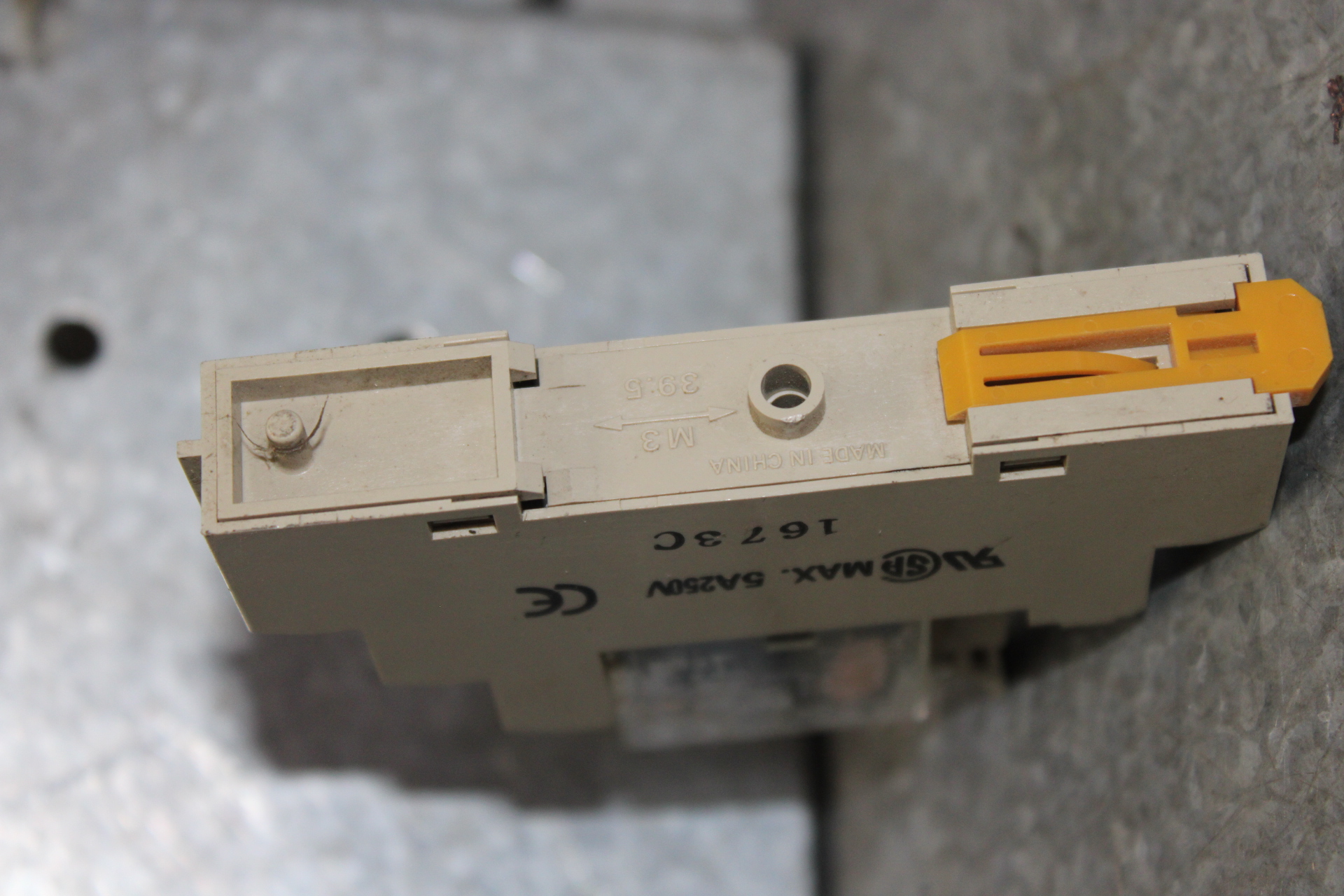 NEW SURPLUS OMRON POWER RELAY MKS2PI 250 VAC 10 AMP SINGLE PHASE W/ BASE