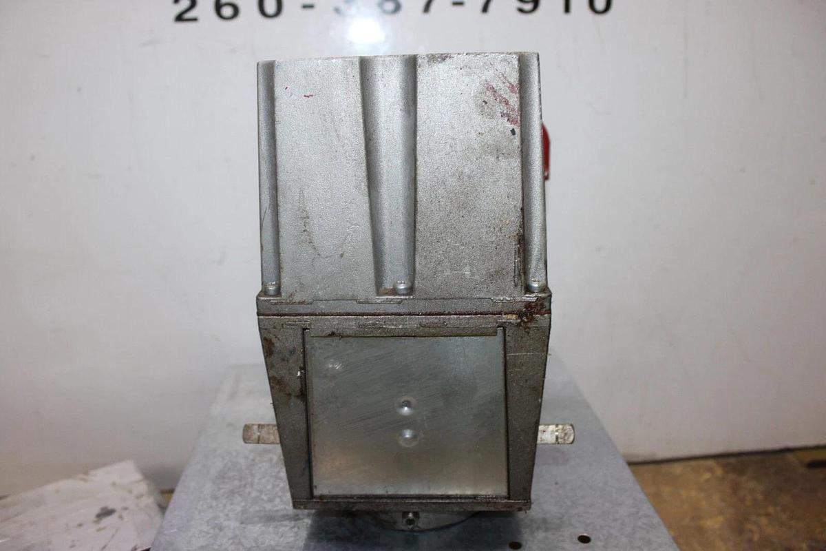 Used HONEYWELL ACTUATOR FLUID POWER GAS VALVE V4055-1098 110/120 VOLT 1.57 AMP