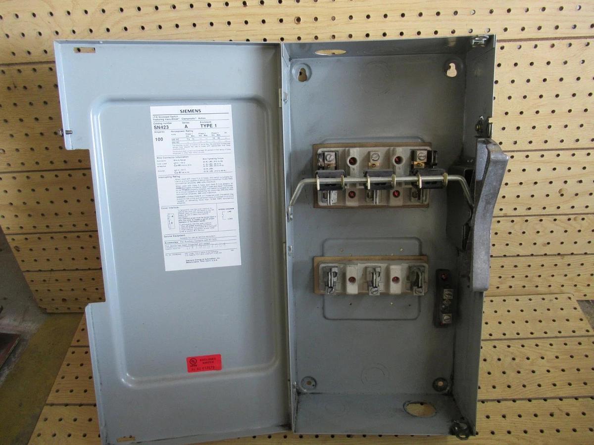Used SIEMENS FUSIBLE SAFETY DISCONNECT SWITCH SN423 100A 240VAC 2-POLE 30HP TYPE 1