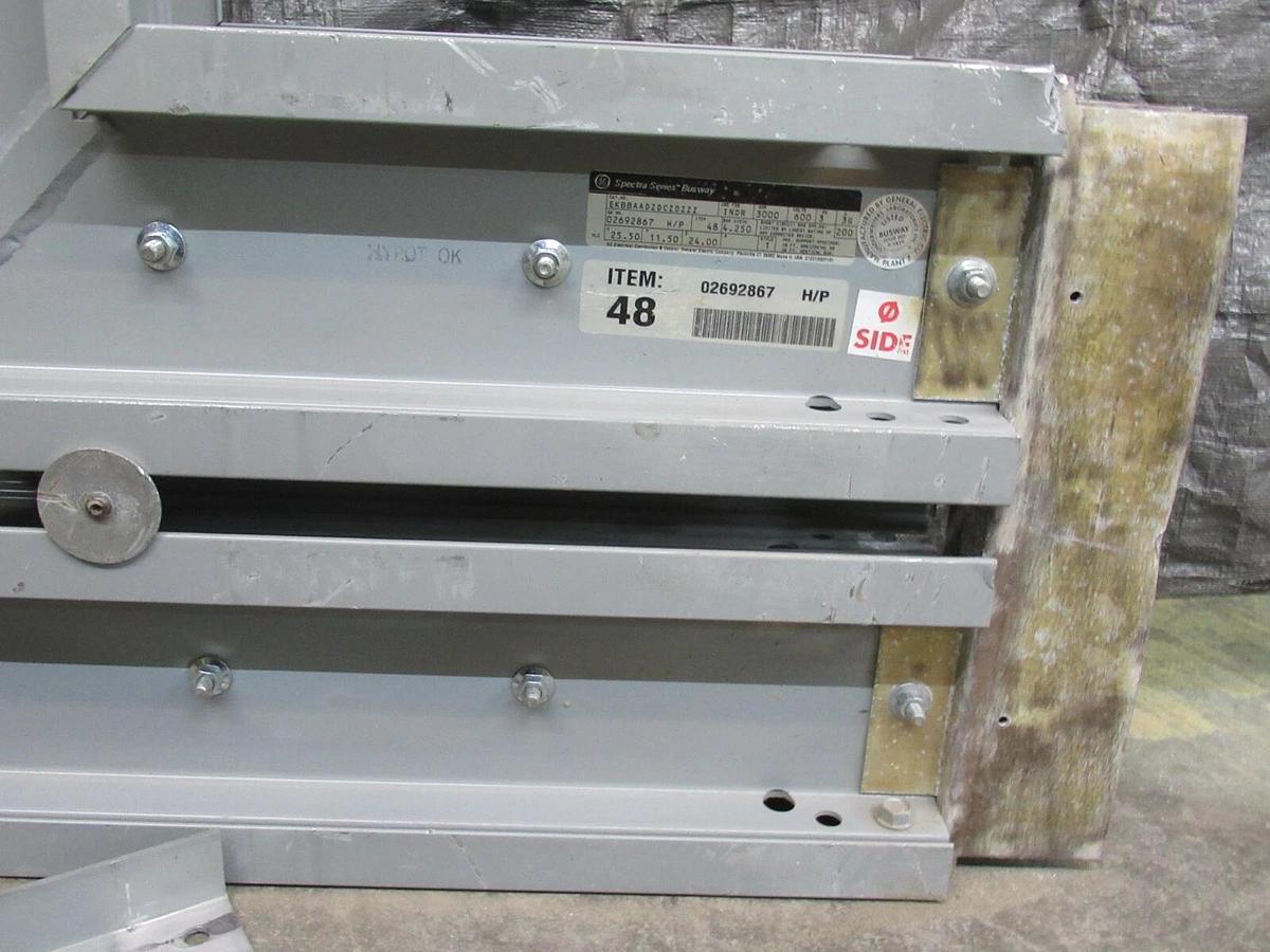 Used 3000 AMP GE SPECTRA SERIES FLATWISE OFFSET BUSWAY 02692867 600 V 3 PH 3 W W/ G