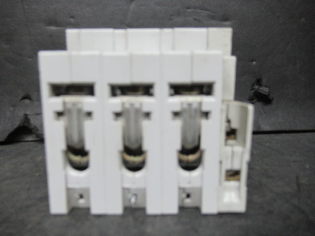 Used SIEMENS CIRCUIT BREAKER 5SX23 C20 20 AMP 480 VAC 3-POLE W/ 5SX9100 AUXILLIARY