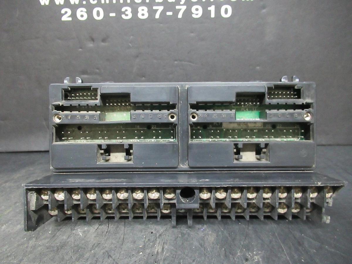 Used GE FANUC I/O BASE BARRIER TERMINAL MODULE IC670CHS001E **WARRANTY INCLUDED**
