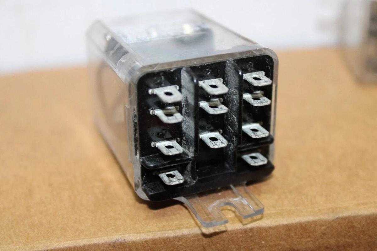 Used LOT OF 2 POTTER & BRUMFIELD RELAY KUM-4121-1 120/240 VOLT 15 AMP 024-23963