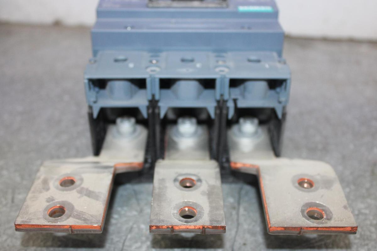 SIEMENS CIRCUIT BREAKER 3VA4130-4ED34-0AA0 30 AMP 600 VAC 3-POLE