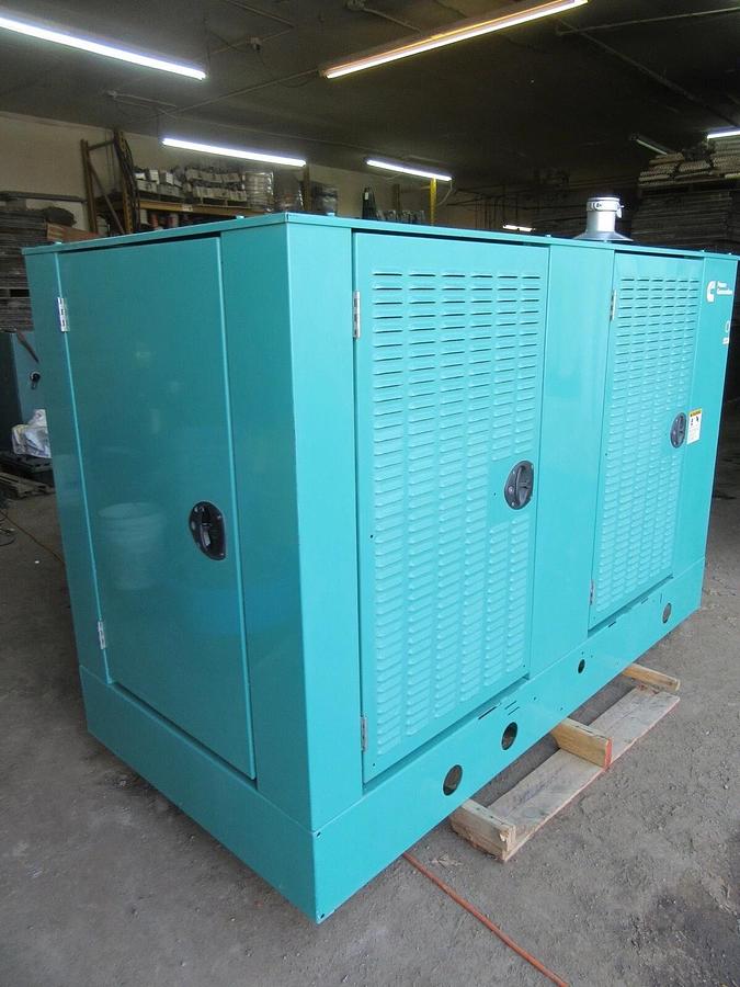 Used 35 KW GENERATOR NATURAL GAS LP PROPANE CUMMINS ONAN 120/240 VOLT 1 PH 332 HRS