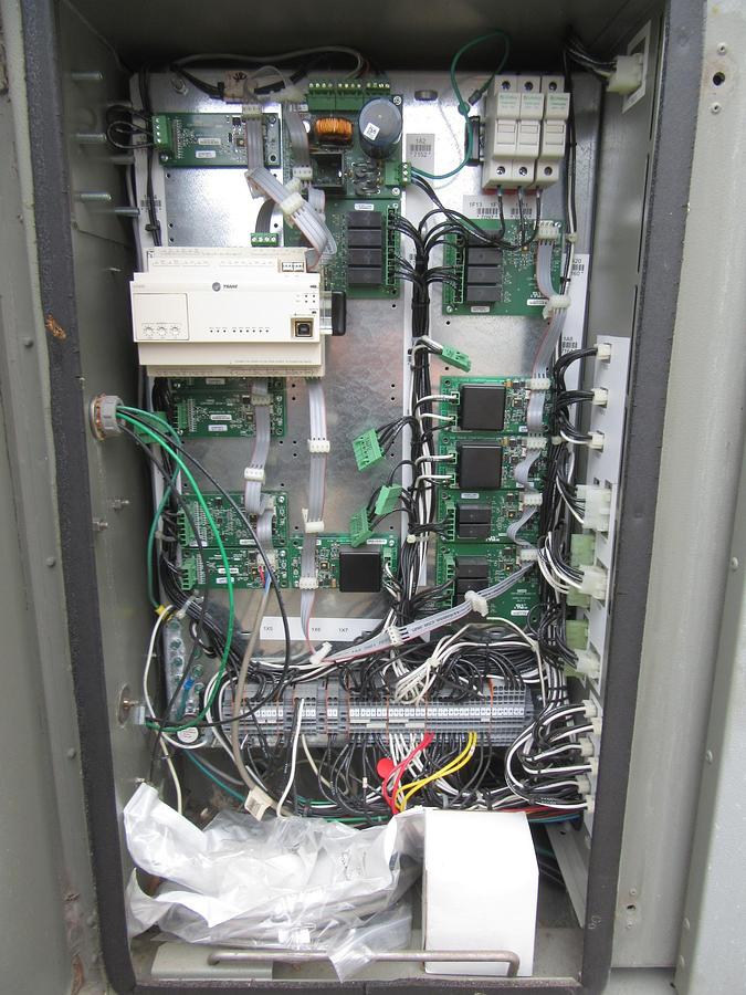 Used 2015 TRANE 120 TON AIR COOLED CHILLER 460 VOLT 410A 125 TON CGAM120