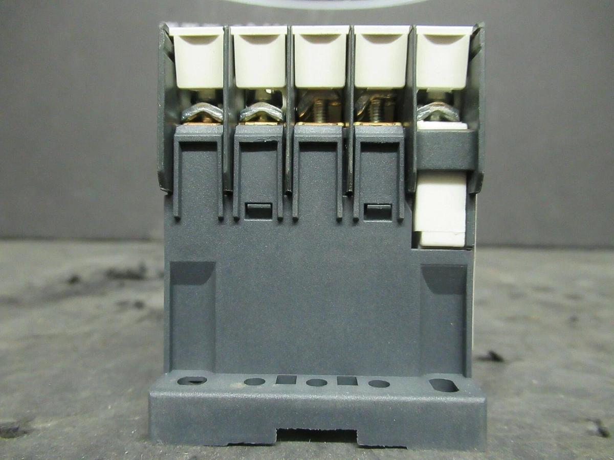 Used TELEMECANIQUE CONTACTOR CA3KN31BD 10 AMP 600 VAC COIL: 24 VDC **WARRANTY**