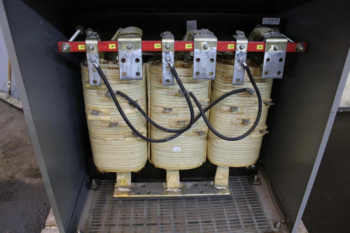 225 kVA SIEMENS TRANSFORMER 3F3Y225D16 HIGH: 480V LOW: 208/120V NEMA 3R 3-PHASE