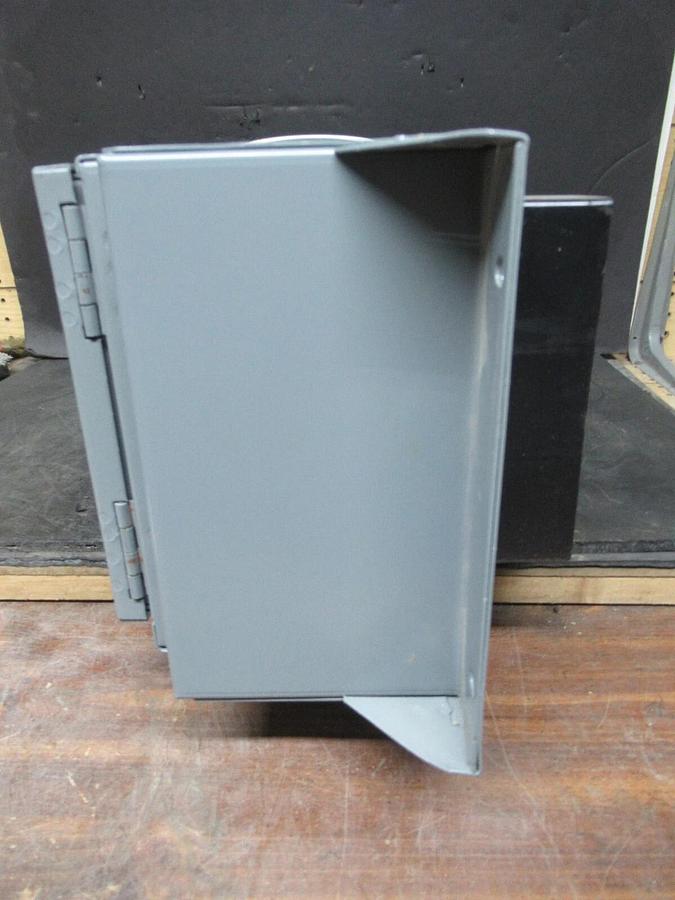 Used SQUARE D FUSIBLE PANELBOARD QMB-324 SER. D2 200 AMP 3-POLE 240 VAC 60 HP