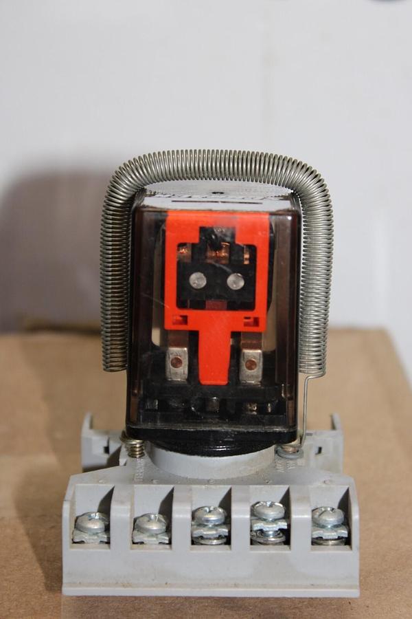 Used LOT OF 2 SCHRACK RELAY RL305110 115/240 VAC 10 AMP 50/60 HZ *WARRANTY*