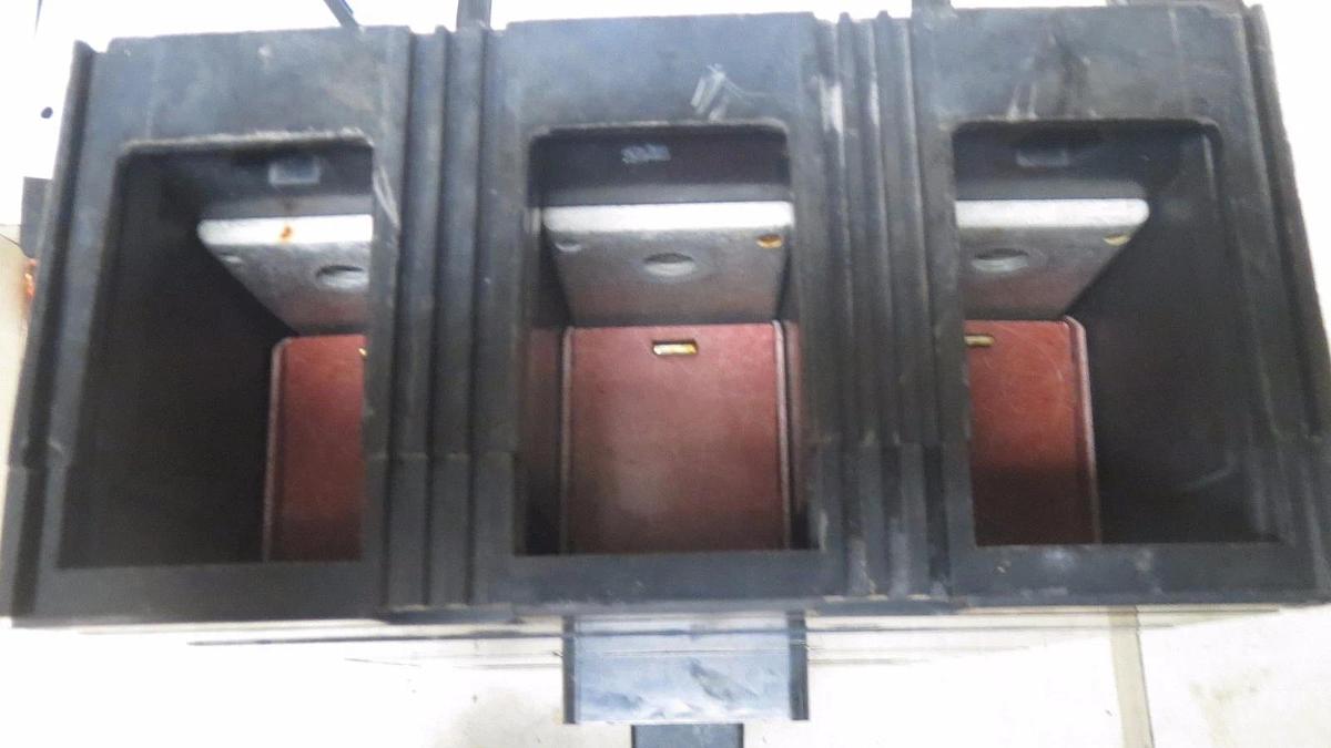 Used CUTLER HAMMER CIRCUIT BREAKER MS360700A 700 AMP 600 VAC 3-POLE W/ SHUNT TRIP