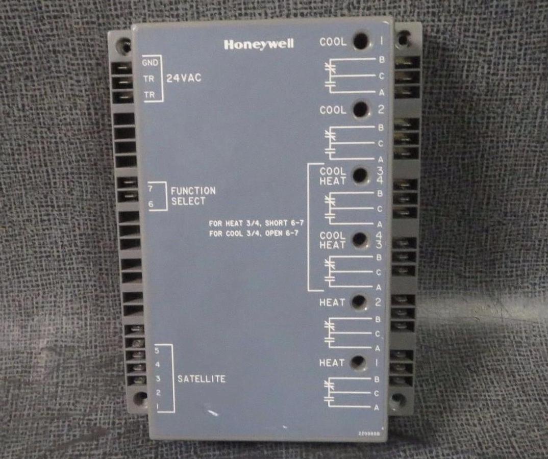 Used HONEYWELL CLASS 2 6 STAGE SAT SEQUENCER CONTROL MODEL: W7101A1003 **WARRANTY**