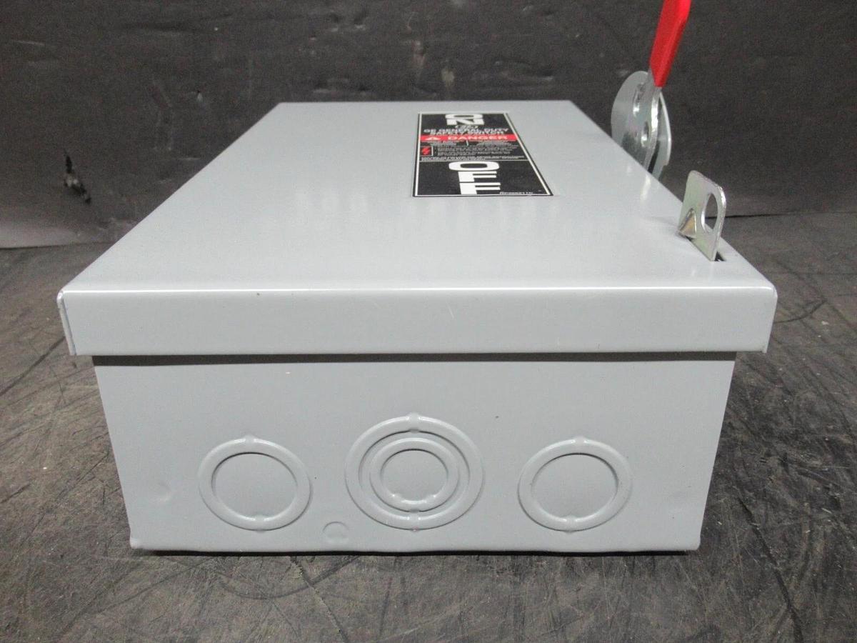 NEW IN BOX GE SAFETY SWITCH TGN3321 30 AMP 240 VAC 7.5 HP 3-POLE TYPE 1 ENCL.