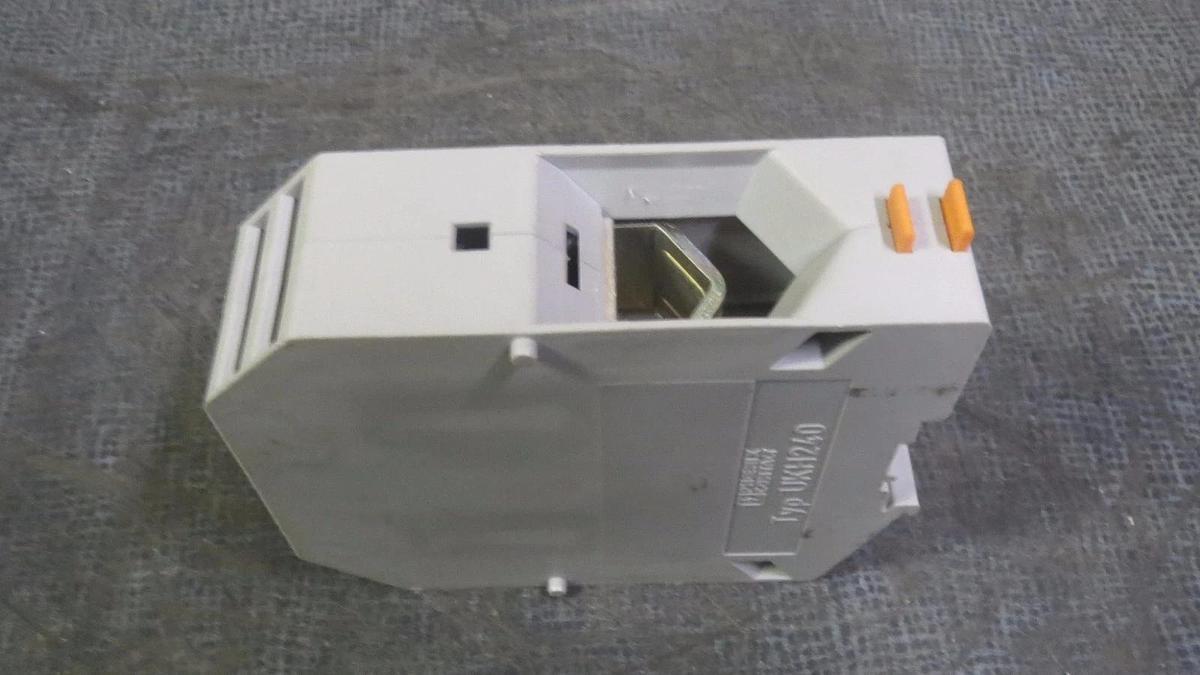 Used PHOENIX CONTACT TERMINAL BLOCK 1000V // 400 AMP 600V MODEL: UKH240