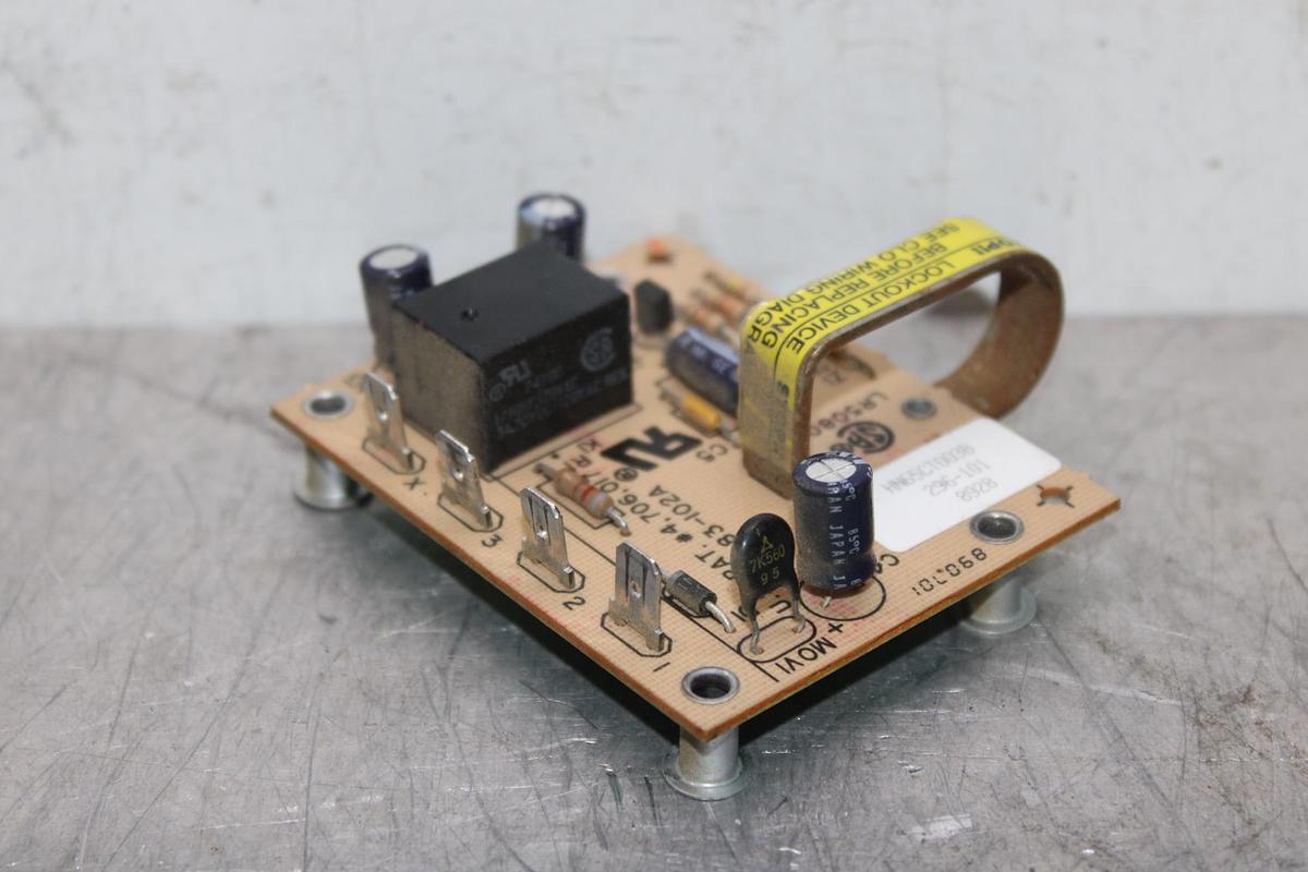 Used FREEDOM ELECTRIC VARIABLE DRIVE CIRCUIT BOARD 3AUA489002B5217