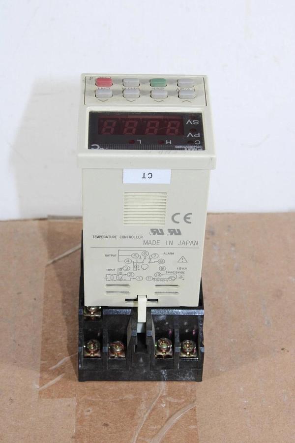 Used FUJI ELECTRIC TEMPERATURE CONTROLLER PXZ4TBY2-1B000 24 VAC 15 VA