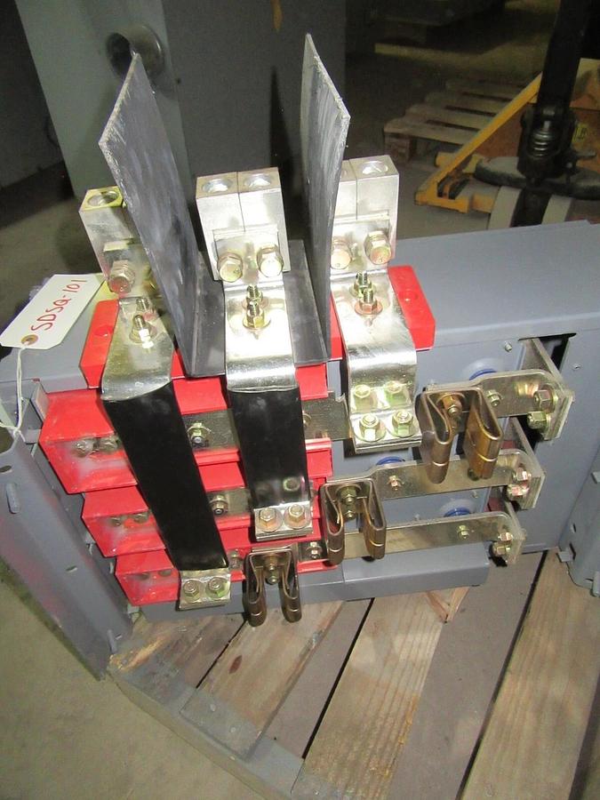 Used 600 AMP MAIN SQUARE D FUSIBLE INSERT PANELBOARD SWITCH QMB326MW SER E2 240 VAC