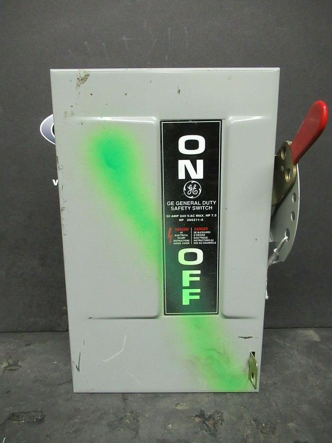 Used GE ENCLOSED SAFETY SWITCH TG4321 240 VAC 7.5 HP 30 AMP ENCLOSURE NEMA TYPE 1