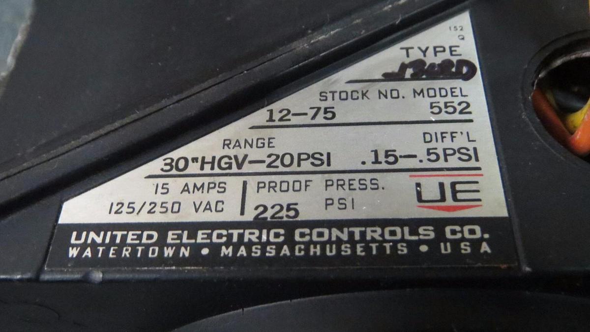 Used UNITED ELECTRIC PRESSURE CONTROLLER 15 AMP 250V  225 PSI MODEL 552 TYPE J302D