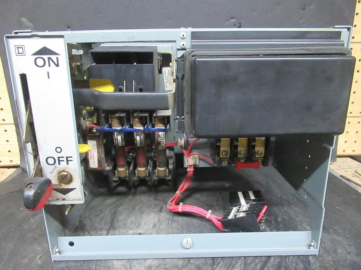 Used SQUARE D MCC MOTOR CONTROL STARTER 12" MODEL 5 W/ 8536SCO3 STARTER NEMA 1 30 AMP