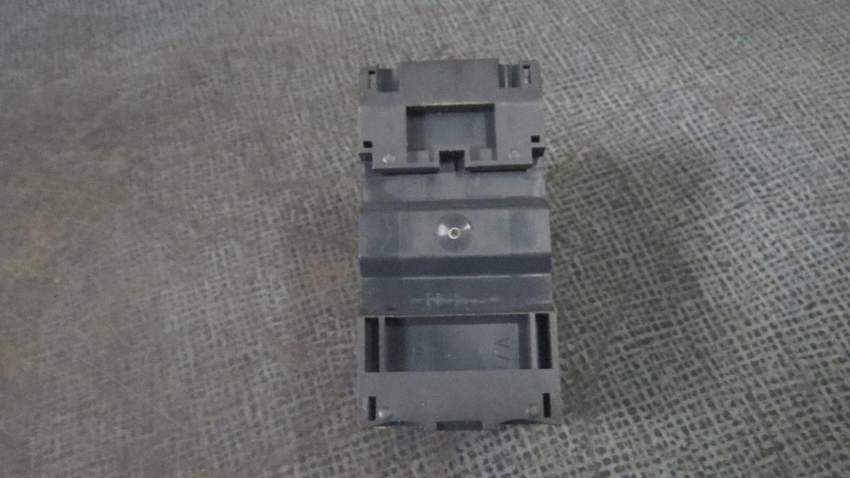 Used (1) TELEMECANIQUE CONTACTOR MANUAL MOTOR START 4-6.3 AMP 600V  MODEL: GV2-M10